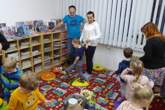 Dne 8. 11. 2021 se konalo první setkání dětí 3+ v rámci projektu Bookstart - S knížkou do života. Naučili jsme se nová říkadla, zpívali písničky a vyprávěli si pohádku 